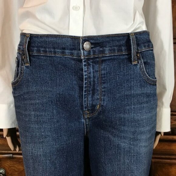 Old Navy Original Mid Rise Medium Wash Straight Leg Stretch Jean - Picture 5 of 10